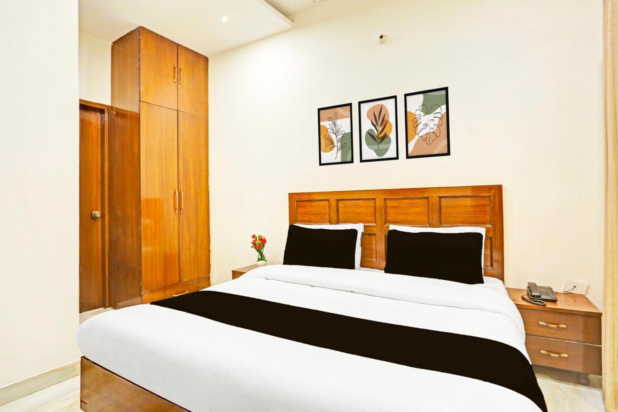 Super Hotel O Sector 45 Formerly Manyavar Chandīgarh Eksteriør billede
